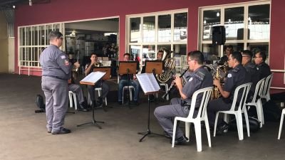 Banda Marcial da Polícia Militar de Ribeirão Preto se apresentou na cidade