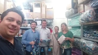 Vereadores acompanham entrega de enxoval para creches