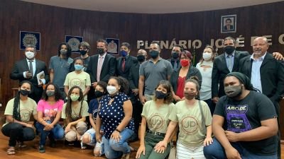 Câmara realiza 18ª Sessão Ordinária com visita de alunos da Escola Anglo