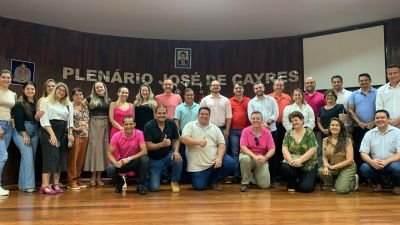 Reunião entre vereadores, prefeito e secretários municipais